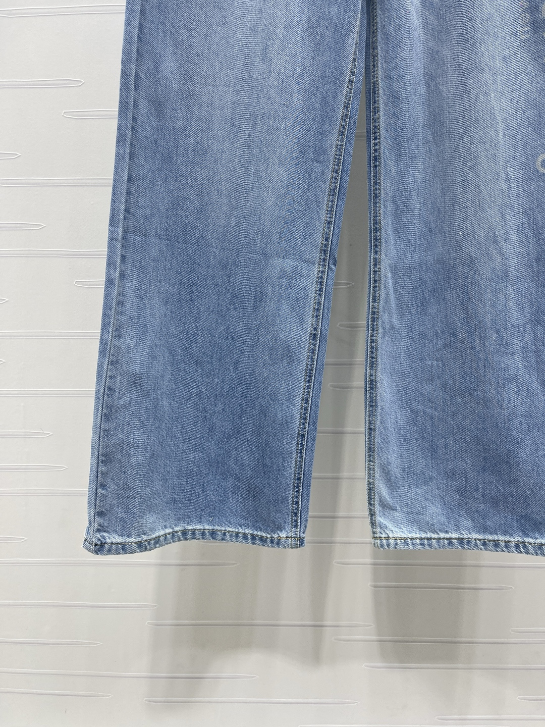 Replica Alexander Wang Letter Logo Wide Leg Denim Jeans 2026 For Women - Image 4